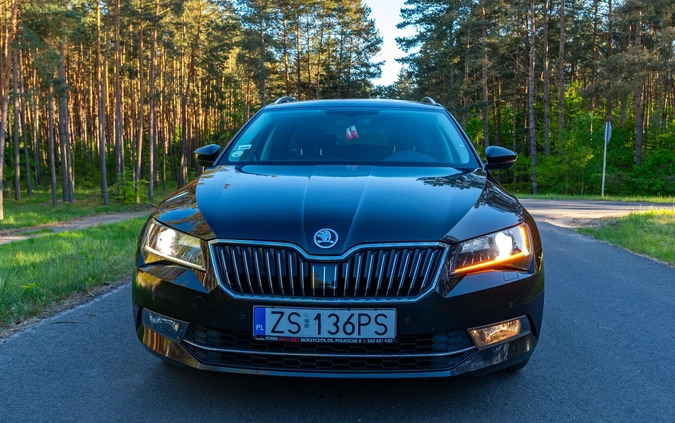 Skoda Superb cena 64700 przebieg: 175500, rok produkcji 2018 z Szczecin małe 352